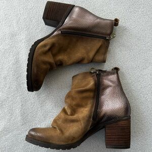 WANDA PANDA EDITA lug sole side zip leather metallic‎  bootie Made in Spain